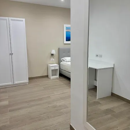 بيت للعطل Coral White